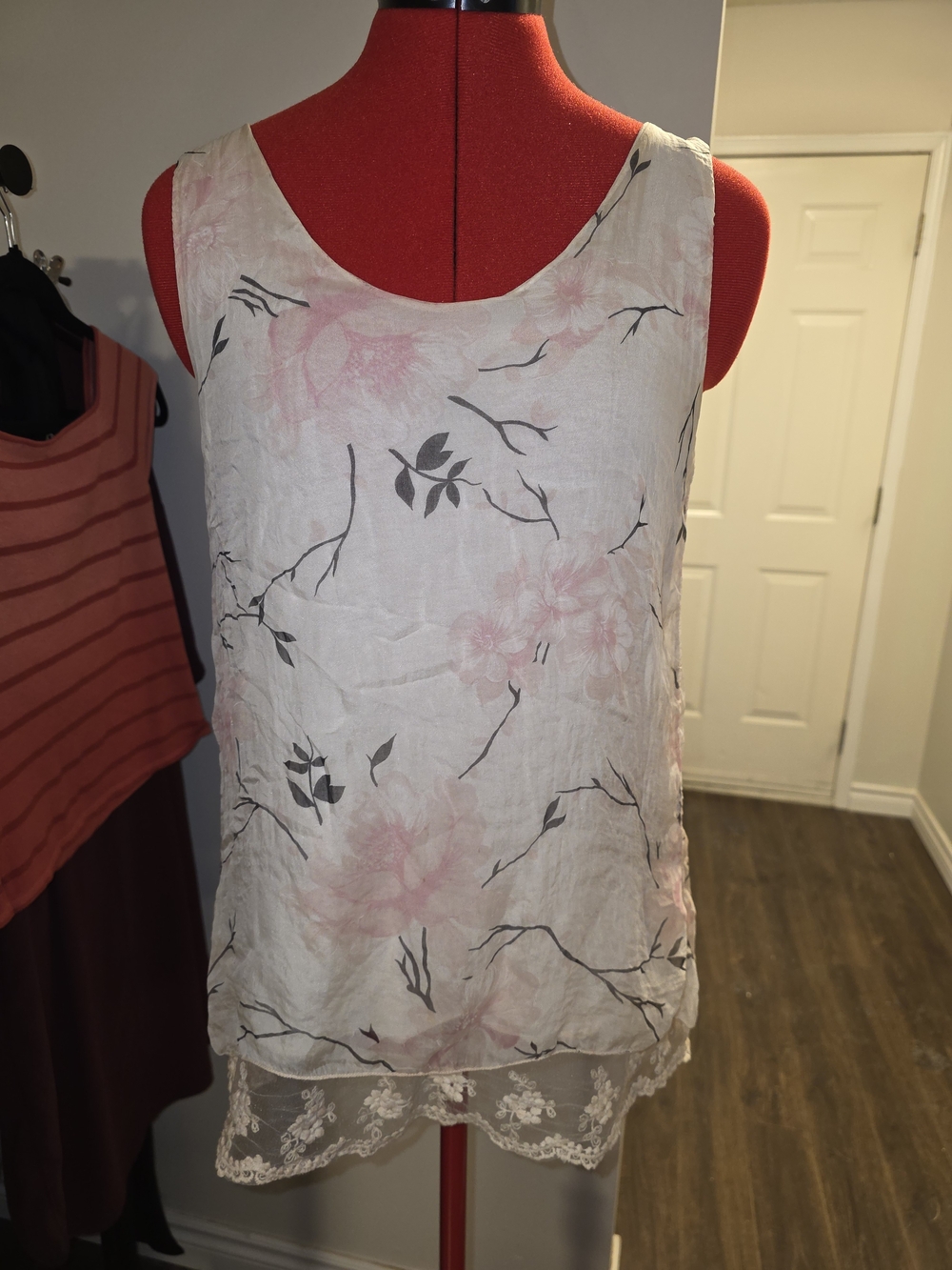 Sleeveless Floral Silk Lace-Trim Tank Top in Light Pink